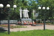 Памятник погибшим воинам в ВОВ в г. Строитель